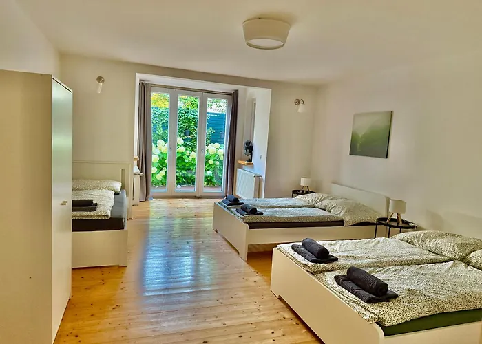 Luxury 130 M2 With Garden Apartment
